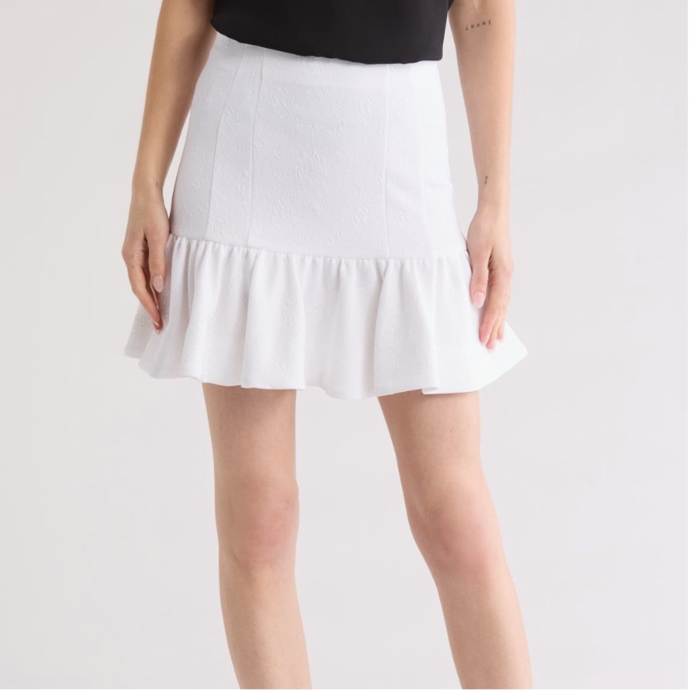 🛑 1 hour sale. Veronica Beard, white skirt, STUNNING